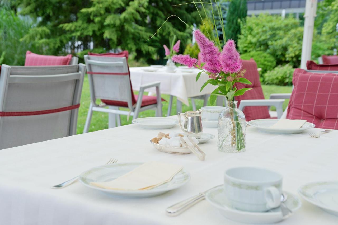 Romantik Waldhotel Mangold Bergisch Gladbach Exterior foto